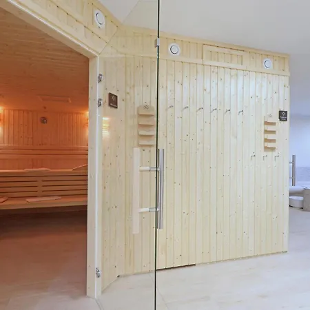 Baltischer Hof 40 *